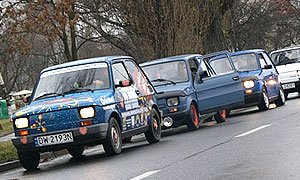 Silniki Małych Fiatów zagrały w finale WOŚP na ulicach Oławy. Jeden z nich poszedł na licytację.