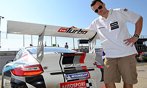Adam Kornacki za kierownicą Porsche 997 GT3 Cup w 24-godzinnym wyścigu w Dubaju.