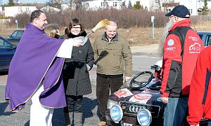 Msza święta w intencji środowisk motorowych na toruńskich Bielawach ściągnęła sporą grupę zawodników, sędziów i działaczy.