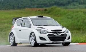 Po intensywnych przygotowaniach Hyundai wyprowadził samochód i20 WRC z warsztatu na drogę
