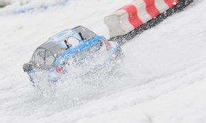 Spragnieni jazdy po białym puchu kierowcy elektrycznych rajdówek spotkali się na zaśnieżonym torze M