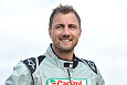 Jerzy Dudek w roli pilota w wyścigu Jet-Carem, samochodem napędzanym silnikiem odrzutowym. - 3
