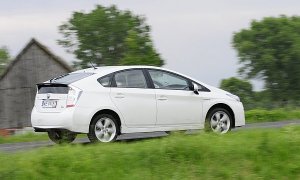 Toyota Prius pozwoli w firmie zaoszczędzić na wydatkach dzięki niskim kosztom eksploatacji.