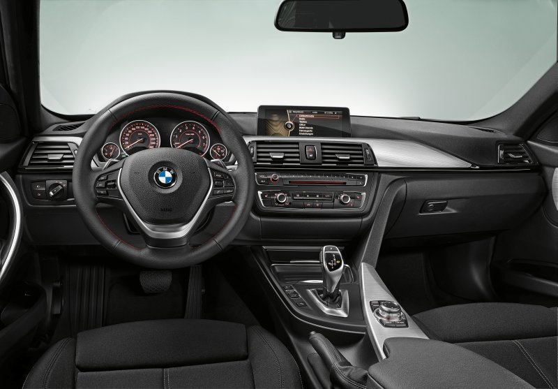 BMW serii 3 Liimuzyna jako pierwsze oferuje w tej klasie aut 8-stopniową skrzynię automatyczną.
