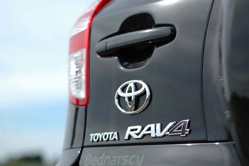 Toyota RAV4 - Bodaj najpiękniejszy SUV na rynku, auto o którym marzą kobiety, samochód który potrafi