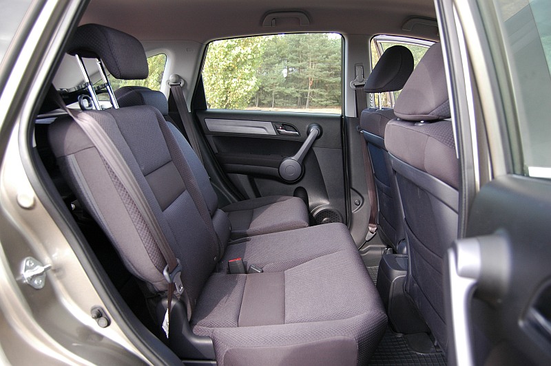Honda CR-V 2.2 i-CTDi bardziej już przypomina wysokie kombi, niż tradycyjnego SUVa.