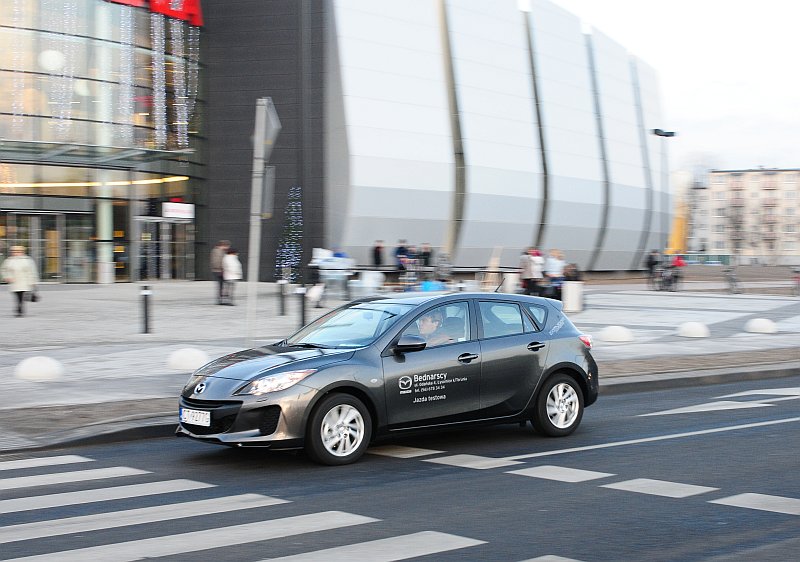 Mazda3 po faceliftingu niewiele się różni od swojej poprzedniczki. Nadal jest to solidny japończyk.
