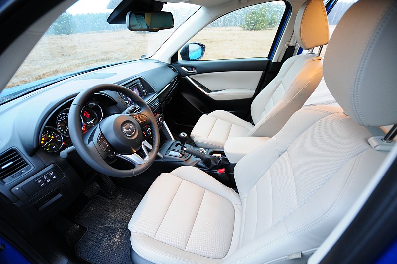 Nowa Mazda CX-5 urzeka sylwetką, komfortowym wnętrzem i mocnym, lecz ekonomicznym silnikiem.