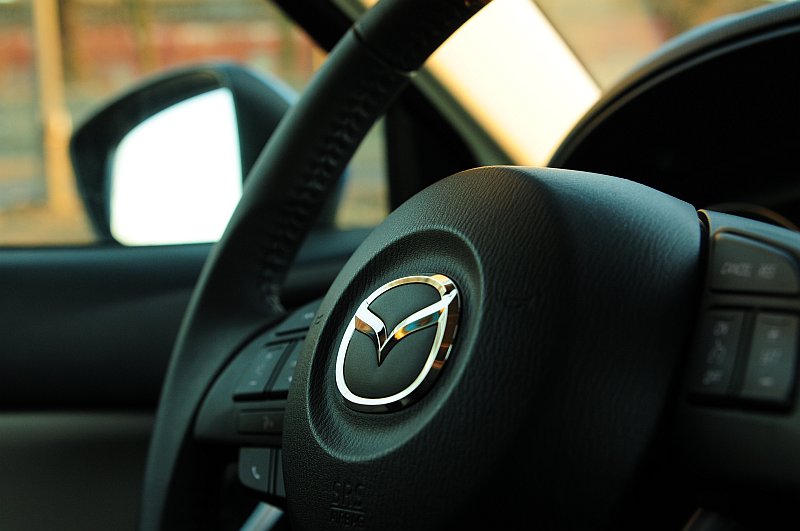 Nowa Mazda CX-5 urzeka sylwetką, komfortowym wnętrzem i mocnym, lecz ekonomicznym silnikiem.