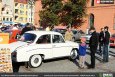 Na toruńskim Rynku Nowomiejskim zaparkowały Fiaty 125, Polonezy, Syrenki czy nawet Citroeny 2CV. - 2